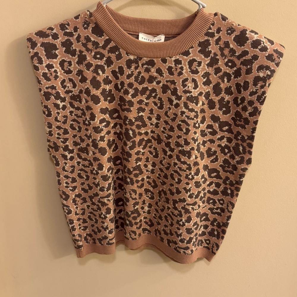 Entro leopard print sweater sleeveless top sz medium